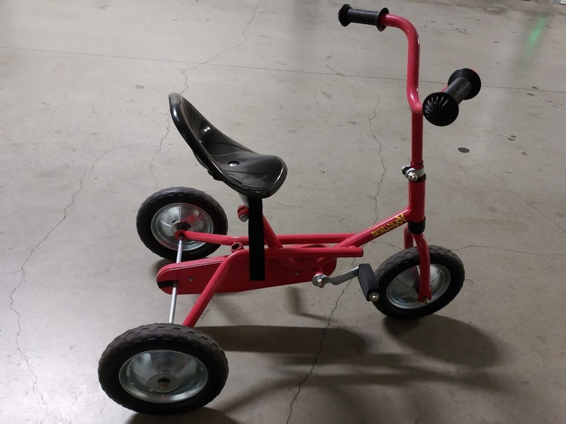 TRICYCLE ROUGE A CHAINE