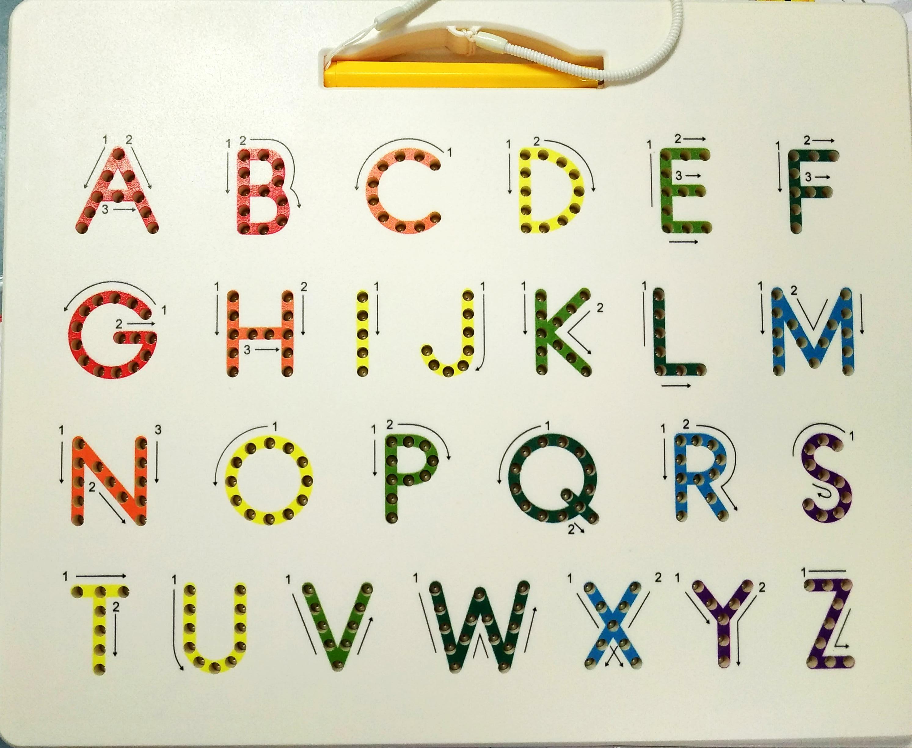 TABLETTE CHIFFRES LETTRES<br>Référence ludothèque : 3867<br>1 à 1 joueur(s) <br>Cette tablette magnétique permet d'apprendre à écrire les lettres et les chiffres.
