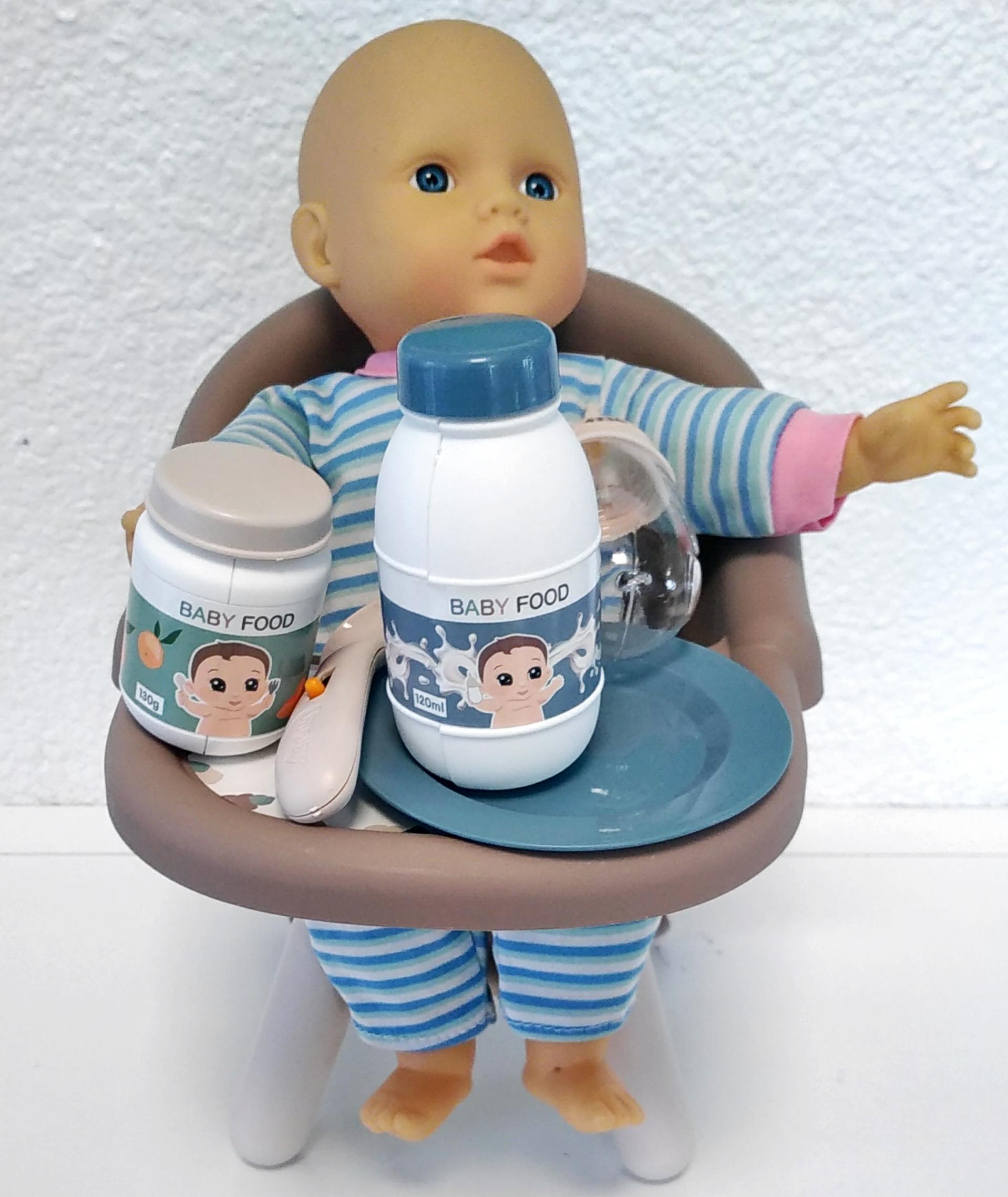 CHAISE HAUTE BÉBÉ<br>Référence ludothèque : 4336<br>1 à  joueur(s) <br>Ensemble de jouets composé d'une table, un bébé avec son pyjama et 5 accessoires.